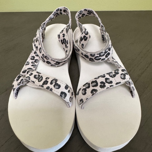 teVa midterm universal leopard print sandals nib - Picture 3 of 6